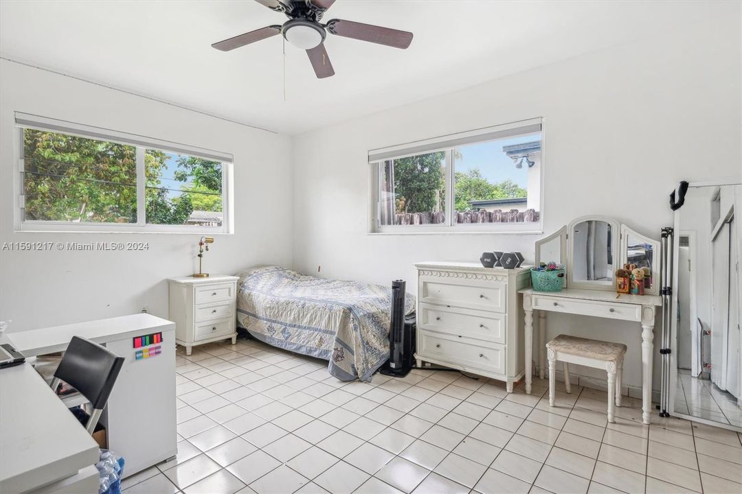 Active With Contract: $1,175,000 (4 beds, 3 baths, 2412 Square Feet)