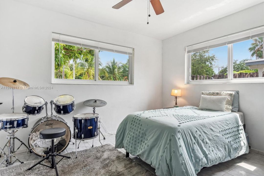 Active With Contract: $1,175,000 (4 beds, 3 baths, 2412 Square Feet)