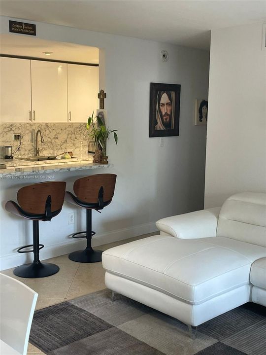 Active With Contract: $2,450 (2 beds, 2 baths, 1060 Square Feet)