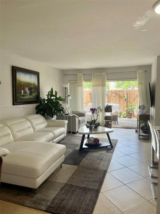 Active With Contract: $2,450 (2 beds, 2 baths, 1060 Square Feet)