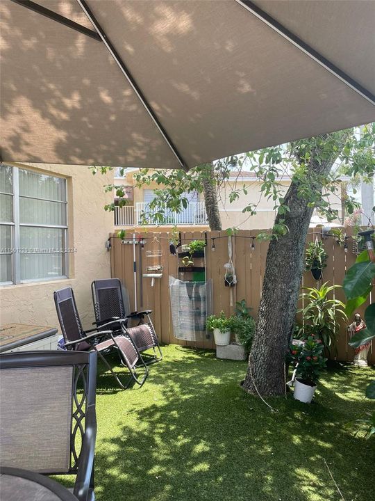 Active With Contract: $2,450 (2 beds, 2 baths, 1060 Square Feet)