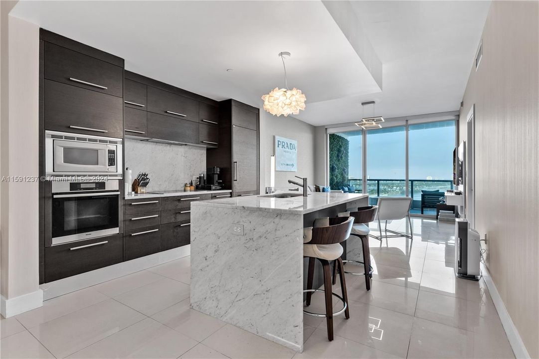 For Sale: $720,000 (1 beds, 1 baths, 912 Square Feet)