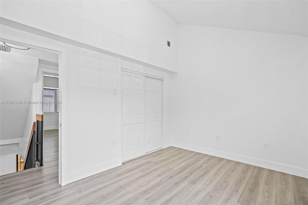 Active With Contract: $2,650 (2 beds, 1 baths, 823 Square Feet)