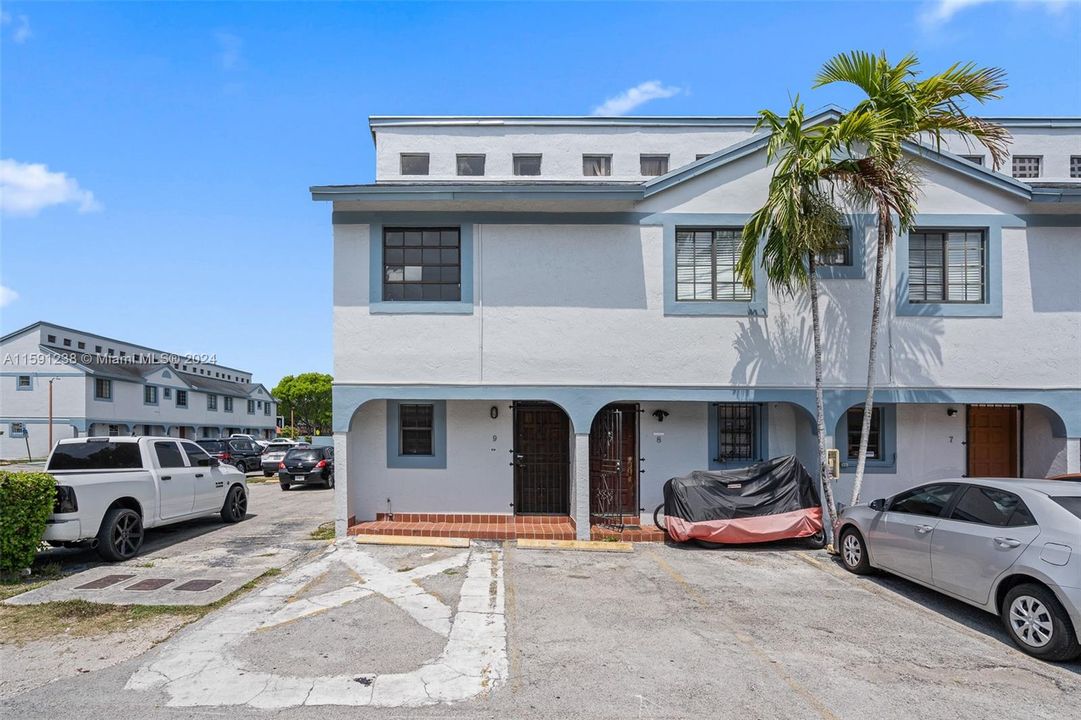 Active With Contract: $2,650 (2 beds, 1 baths, 823 Square Feet)