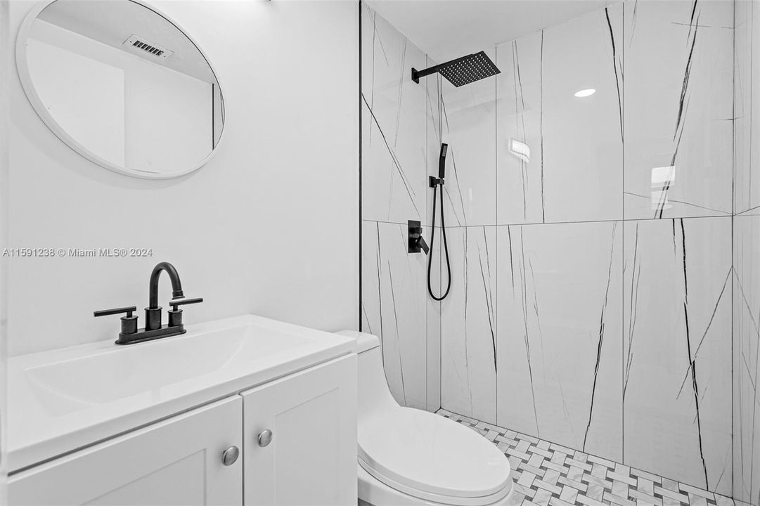 Active With Contract: $2,650 (2 beds, 1 baths, 823 Square Feet)