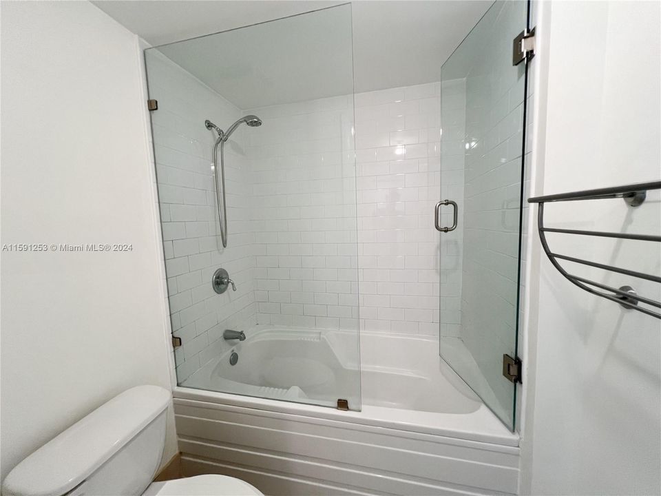 Active With Contract: $2,800 (1 beds, 1 baths, 795 Square Feet)