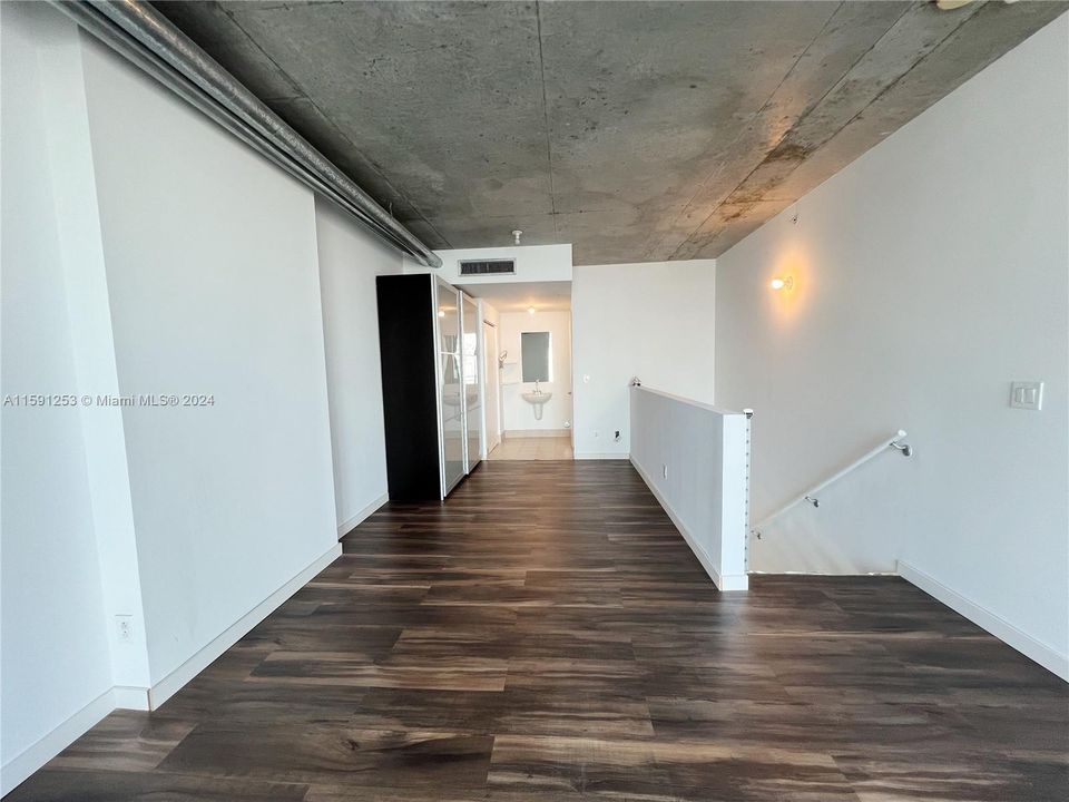 Active With Contract: $2,800 (1 beds, 1 baths, 795 Square Feet)