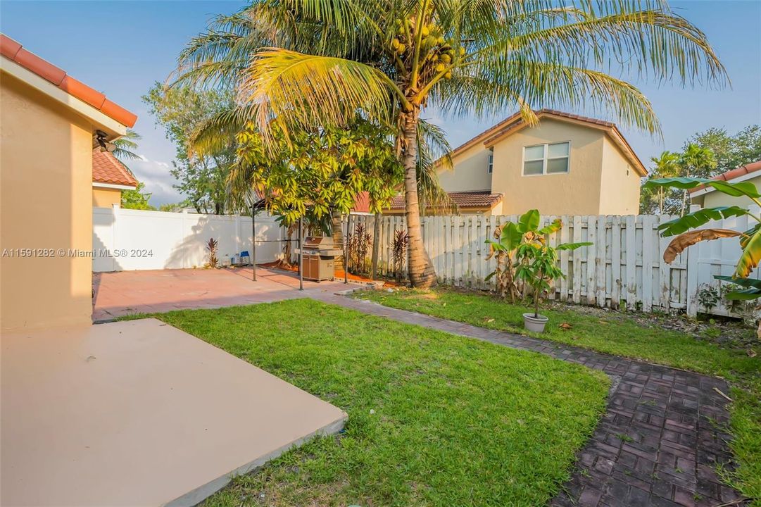 Recently Sold: $620,000 (3 beds, 2 baths, 1776 Square Feet)