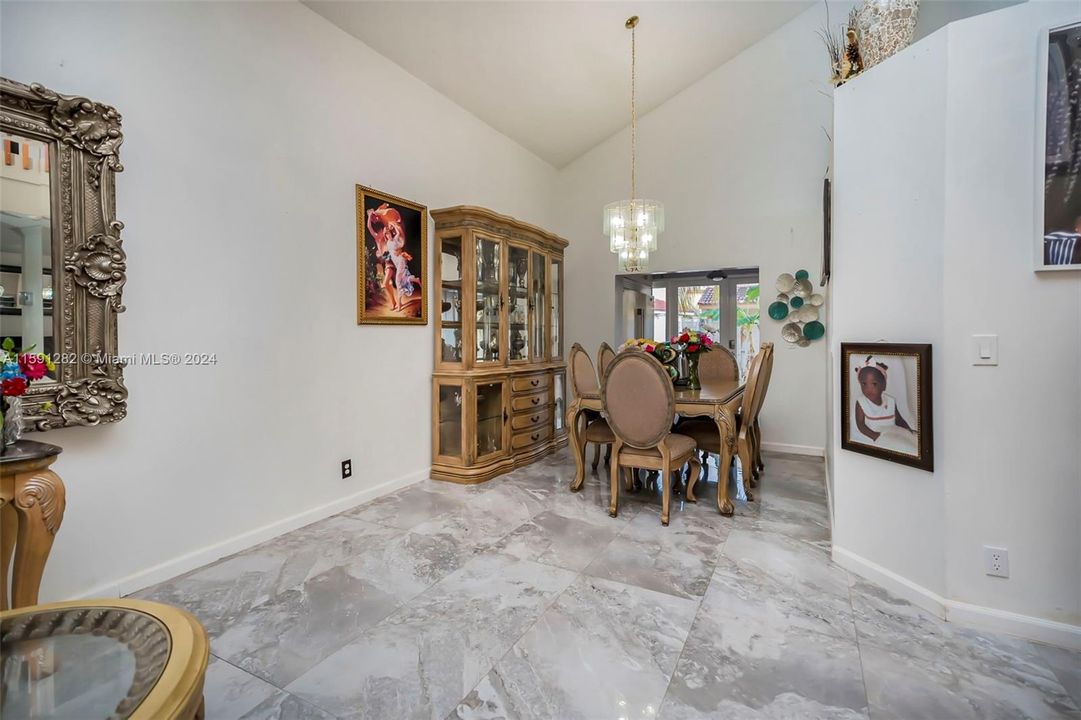 Recently Sold: $620,000 (3 beds, 2 baths, 1776 Square Feet)