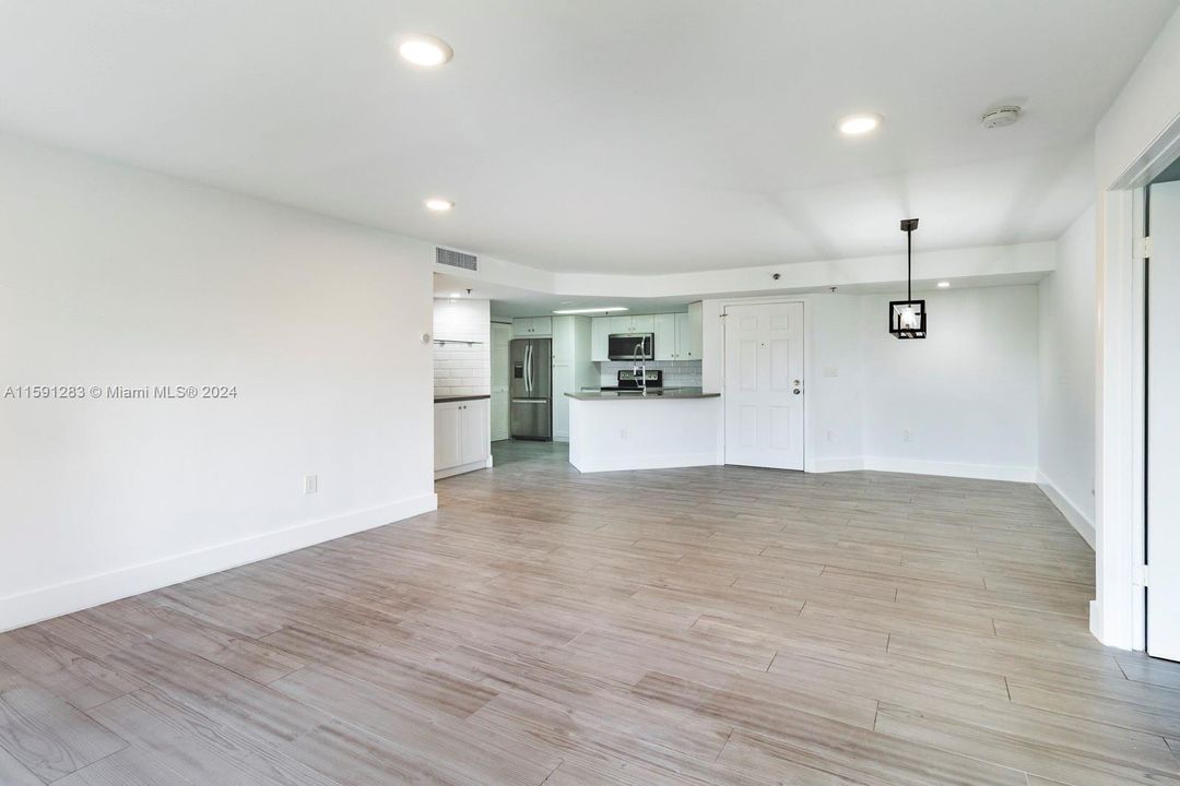 Active With Contract: $500,000 (2 beds, 2 baths, 1025 Square Feet)