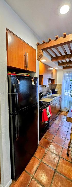 Active With Contract: $1,900 (1 beds, 1 baths, 635 Square Feet)