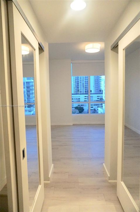 For Sale: $600,000 (1 beds, 1 baths, 764 Square Feet)