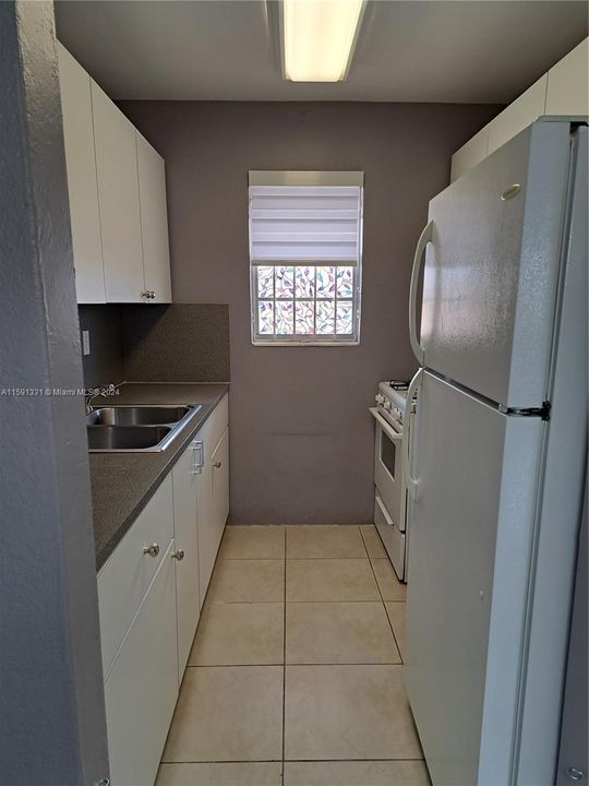Recently Rented: $1,700 (1 beds, 1 baths, 632 Square Feet)