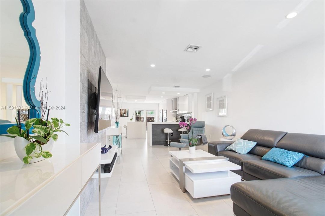 Active With Contract: $3,750 (3 beds, 2 baths, 1743 Square Feet)