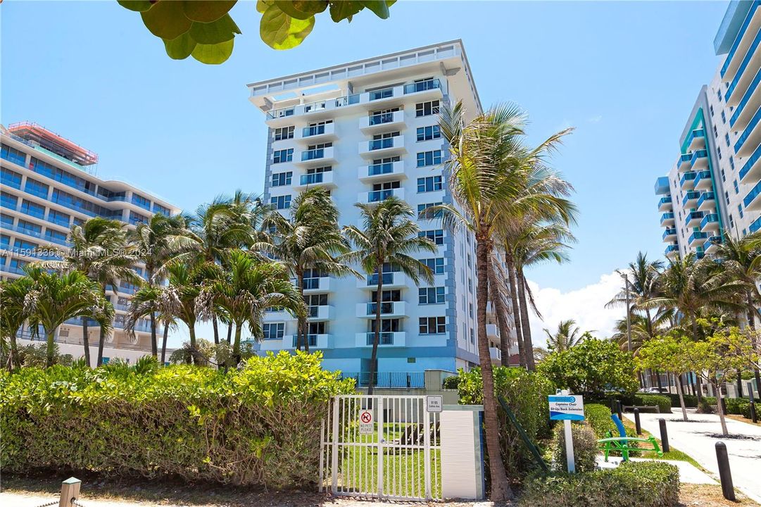 Exit from backyard to the walking path and the beach