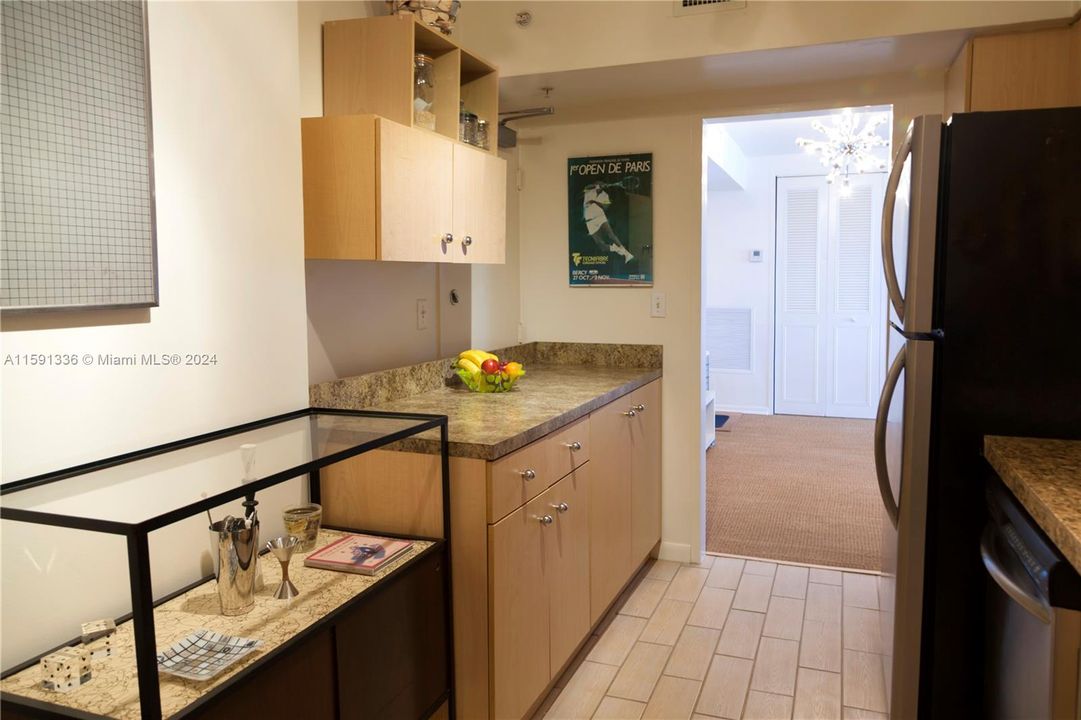 For Sale: $489,000 (1 beds, 1 baths, 860 Square Feet)