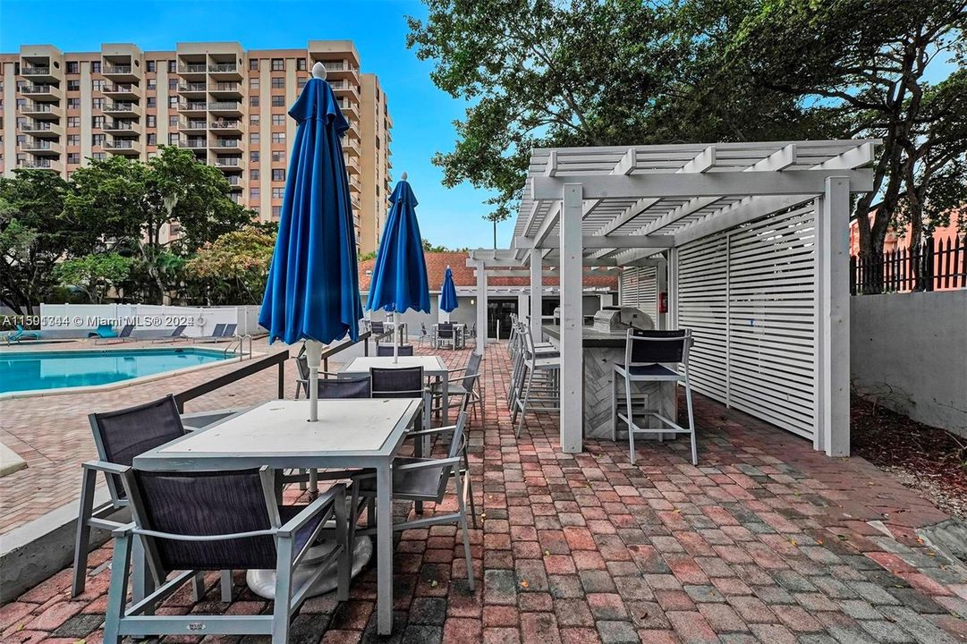 Active With Contract: $207,000 (1 beds, 1 baths, 782 Square Feet)