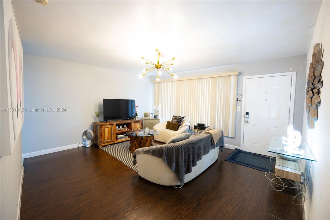For Sale: $469,000 (4 beds, 2 baths, 1435 Square Feet)