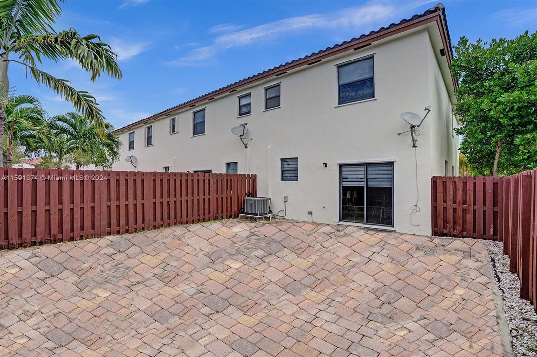 Active With Contract: $4,000 (4 beds, 2 baths, 1793 Square Feet)