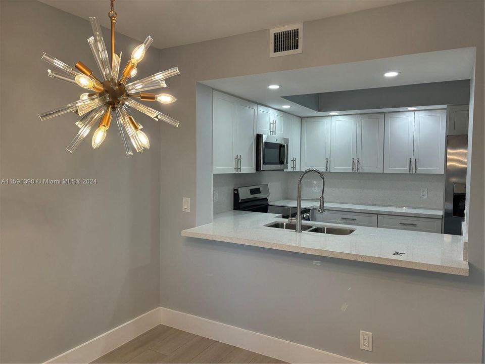 For Sale: $217,000 (1 beds, 1 baths, 1045 Square Feet)