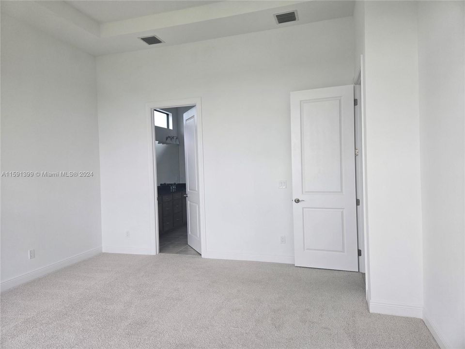 For Rent: $4,800 (3 beds, 3 baths, 2130 Square Feet)