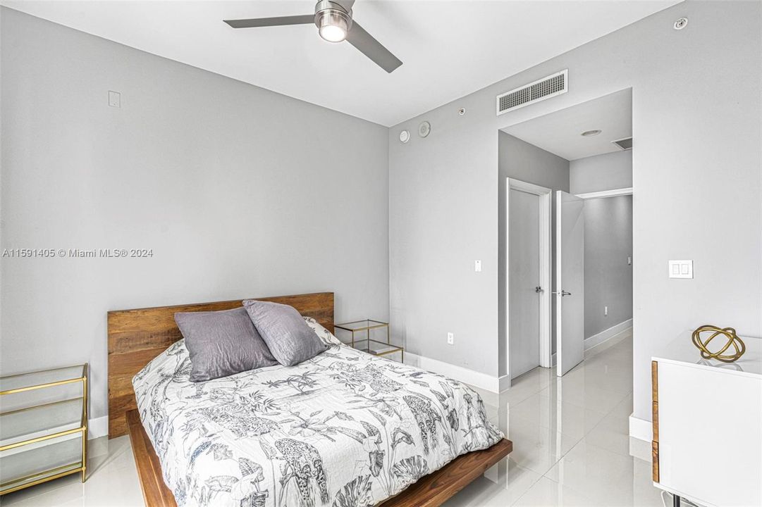 For Sale: $550,000 (2 beds, 2 baths, 1086 Square Feet)