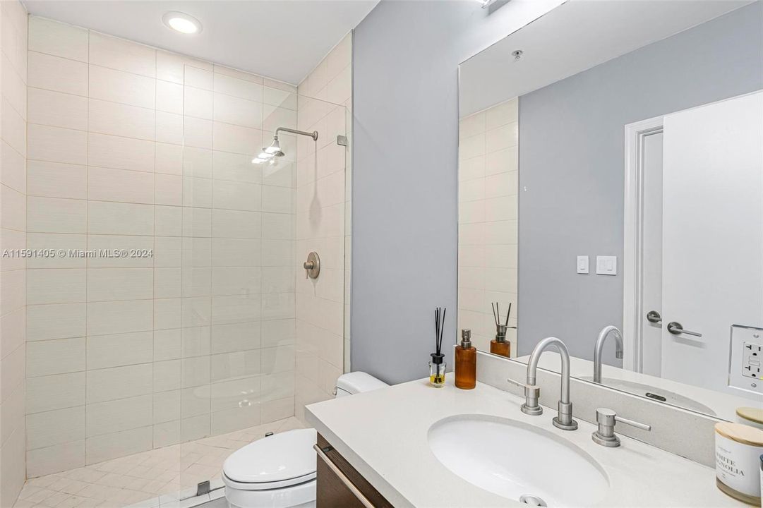 For Sale: $550,000 (2 beds, 2 baths, 1086 Square Feet)