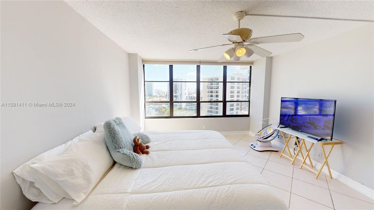 Active With Contract: $2,700 (2 beds, 2 baths, 1400 Square Feet)