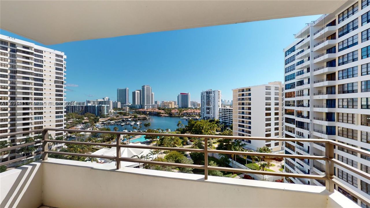 Active With Contract: $2,700 (2 beds, 2 baths, 1400 Square Feet)