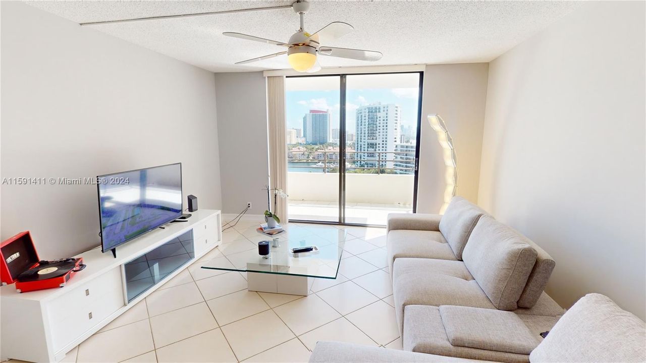 Active With Contract: $2,700 (2 beds, 2 baths, 1400 Square Feet)