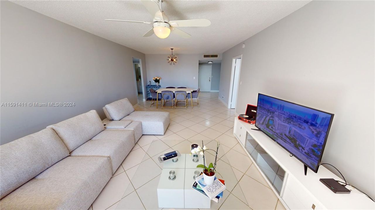 Active With Contract: $2,700 (2 beds, 2 baths, 1400 Square Feet)