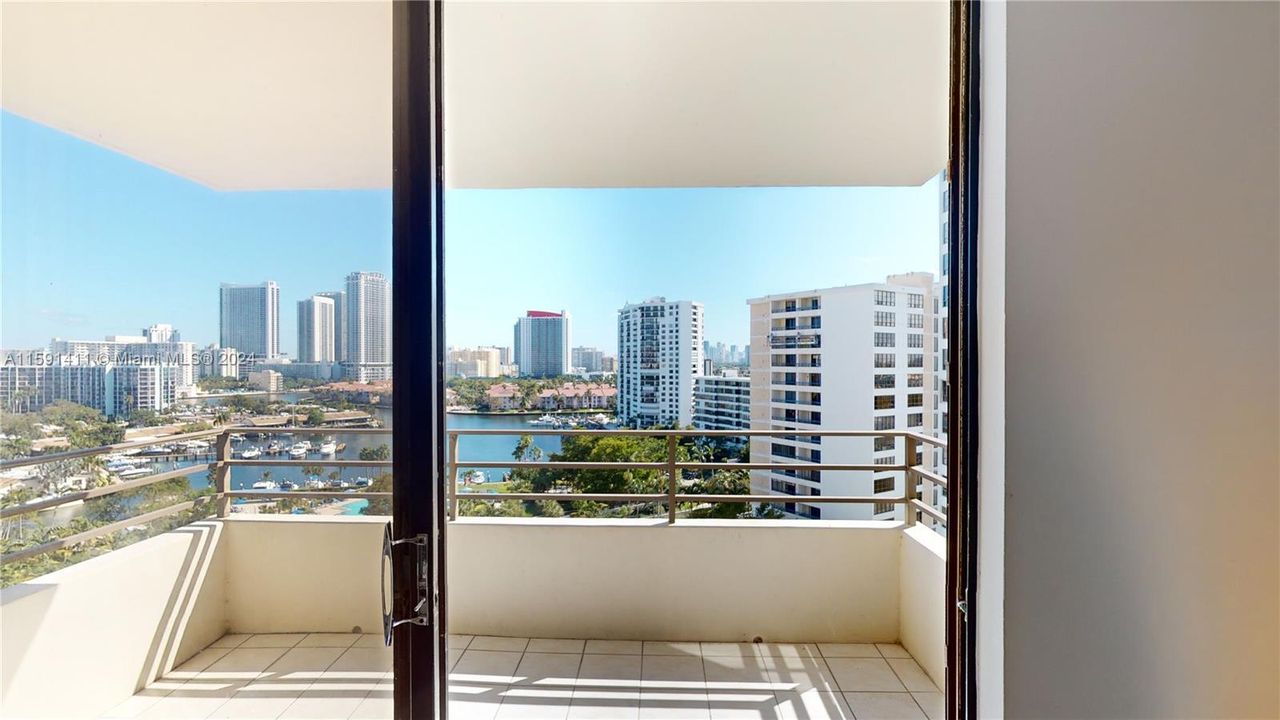 Active With Contract: $2,700 (2 beds, 2 baths, 1400 Square Feet)