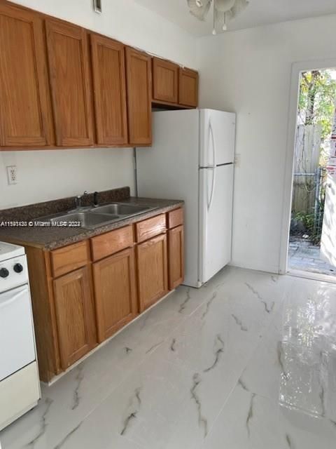 For Rent: $2,200 (2 beds, 1 baths, 1255 Square Feet)