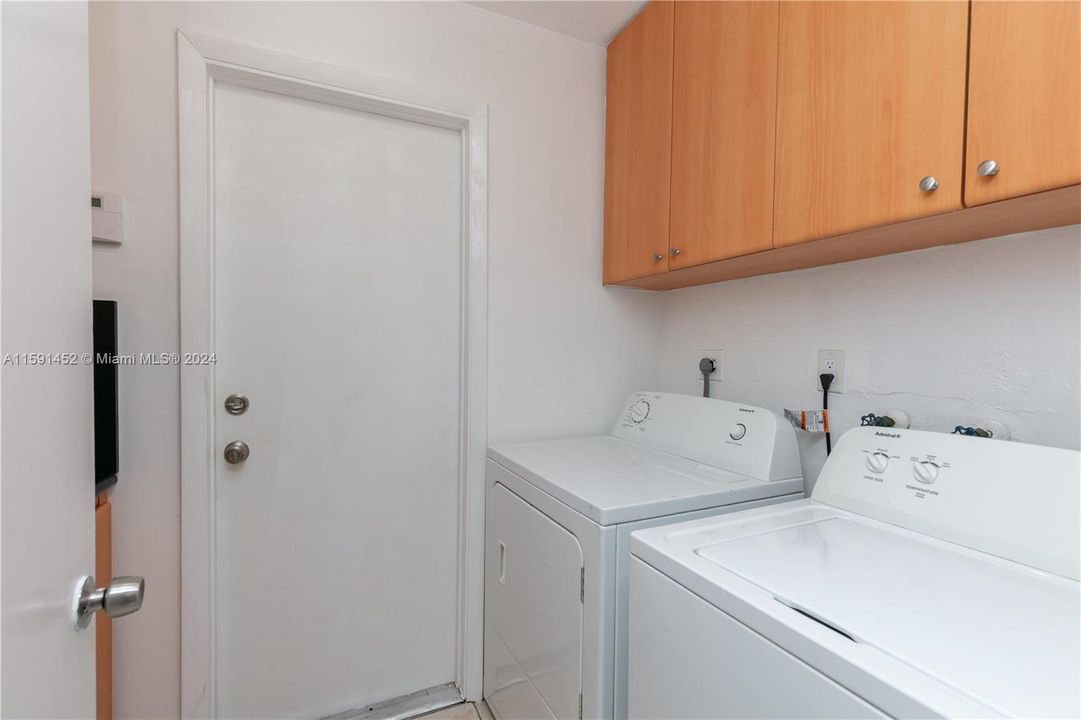 For Rent: $2,650 (2 beds, 2 baths, 1304 Square Feet)