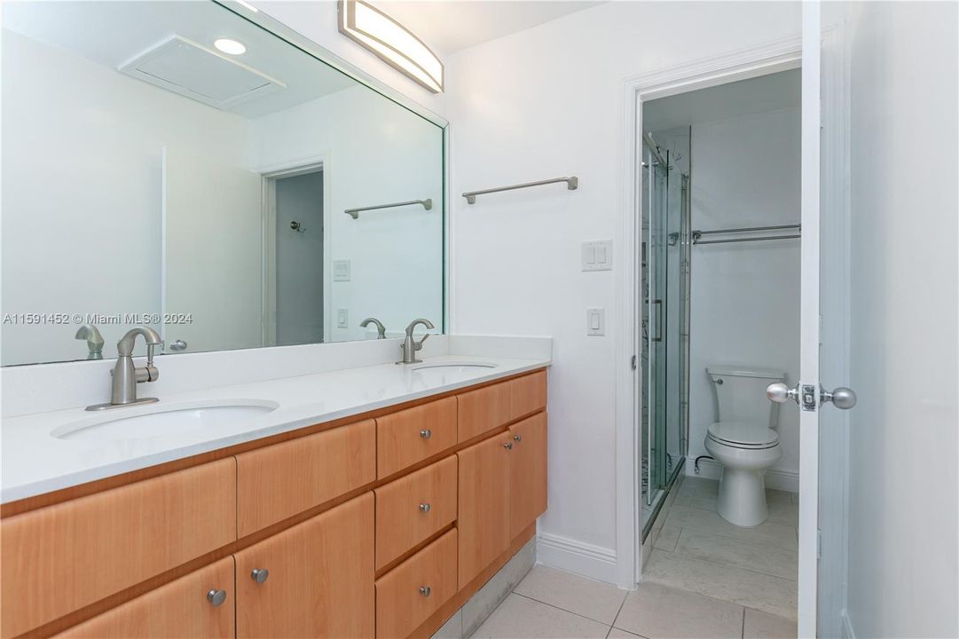 Active With Contract: $2,650 (2 beds, 2 baths, 1304 Square Feet)