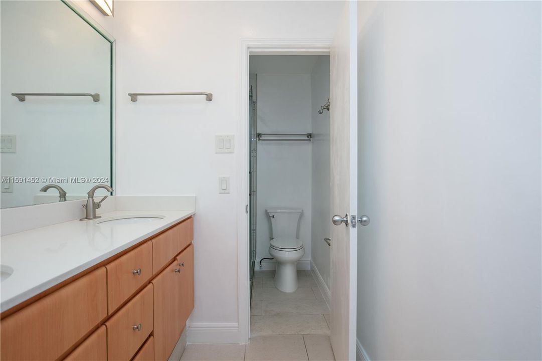 Active With Contract: $2,650 (2 beds, 2 baths, 1304 Square Feet)