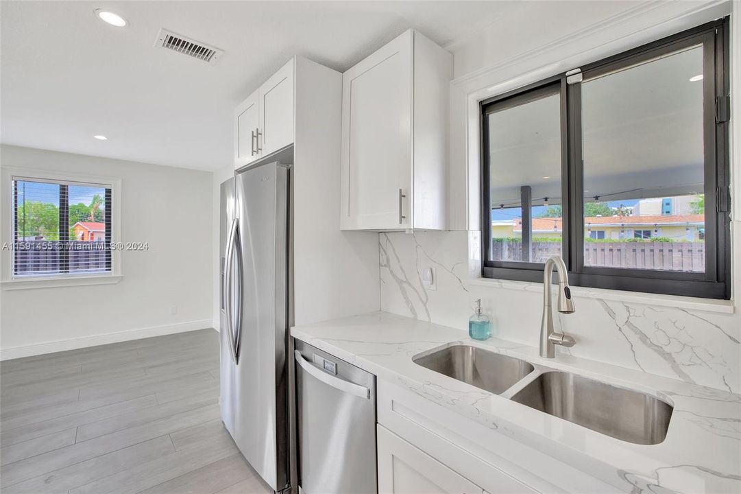 For Sale: $500,000 (2 beds, 1 baths, 960 Square Feet)