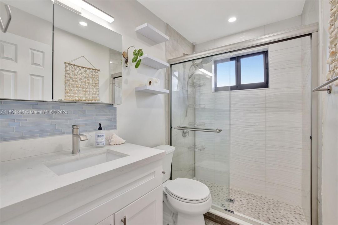 For Sale: $500,000 (2 beds, 1 baths, 960 Square Feet)