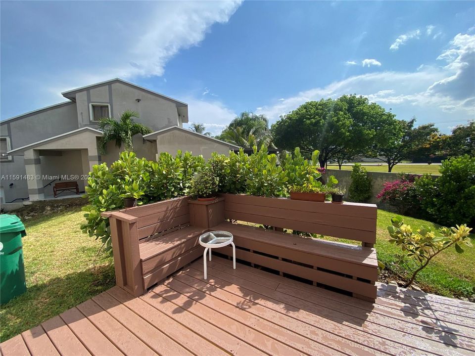 For Sale: $549,900 (3 beds, 2 baths, 1650 Square Feet)