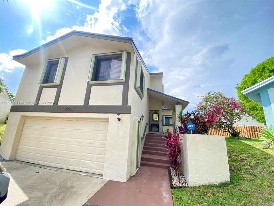 For Sale: $549,900 (3 beds, 2 baths, 1650 Square Feet)