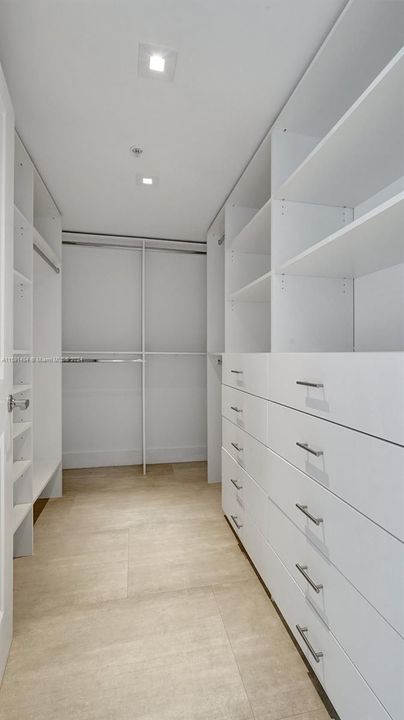 Master walking closet