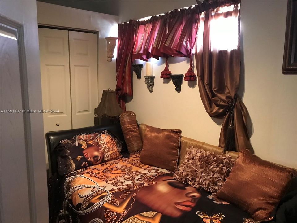 For Rent: $2,600 (2 beds, 2 baths, 1329 Square Feet)