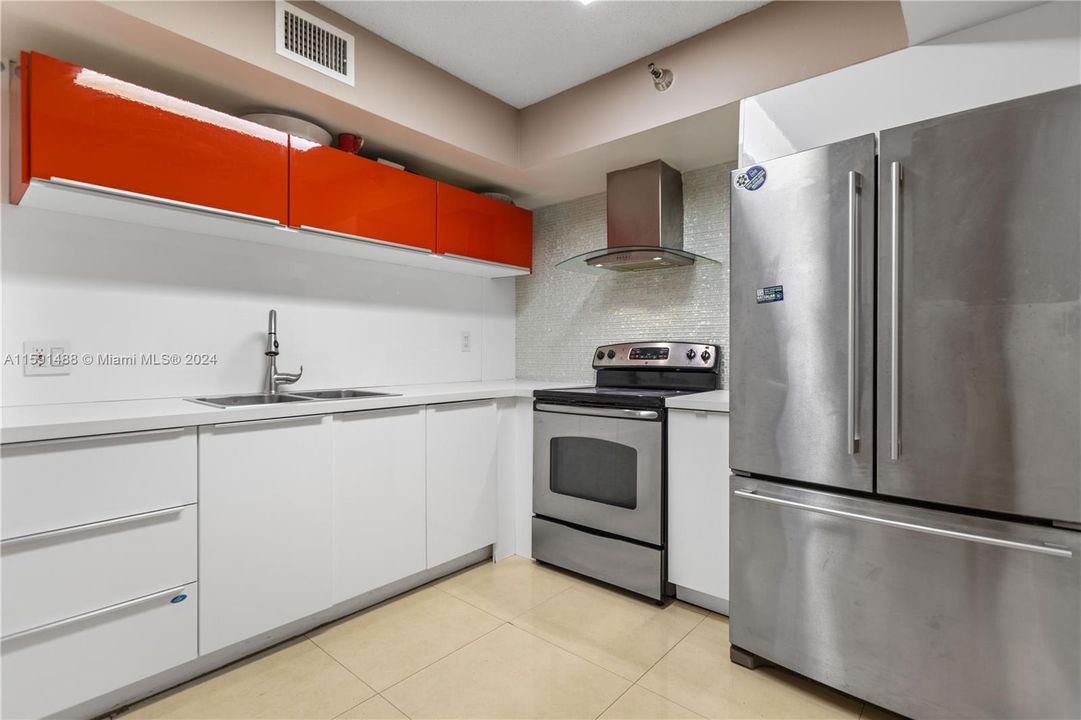 For Sale: $549,000 (2 beds, 2 baths, 1181 Square Feet)