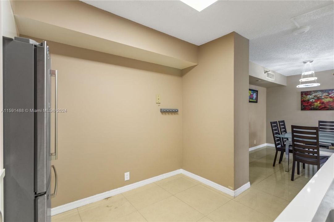 For Sale: $549,000 (2 beds, 2 baths, 1181 Square Feet)