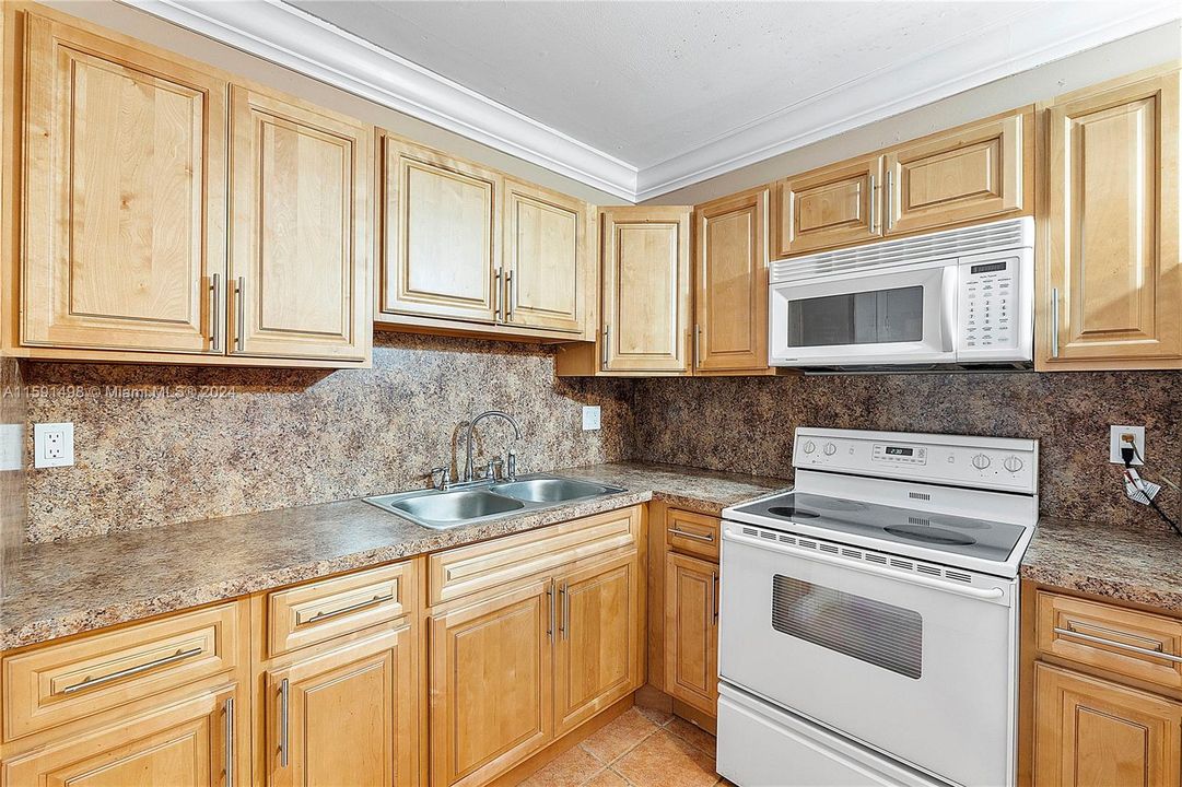 For Sale: $145,000 (2 beds, 2 baths, 1088 Square Feet)