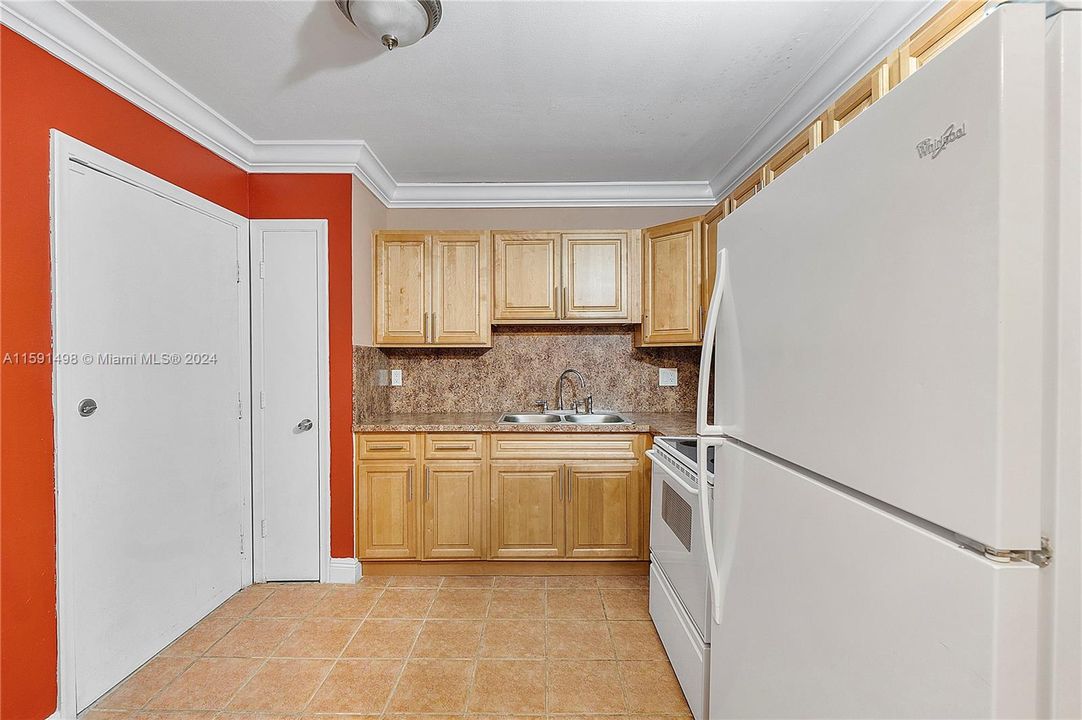 For Sale: $145,000 (2 beds, 2 baths, 1088 Square Feet)