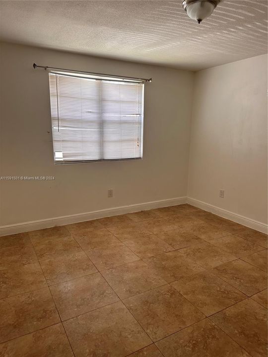 For Rent: $1,650 (1 beds, 1 baths, 813 Square Feet)