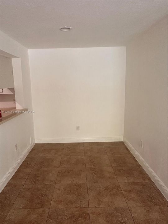 For Rent: $1,650 (1 beds, 1 baths, 813 Square Feet)