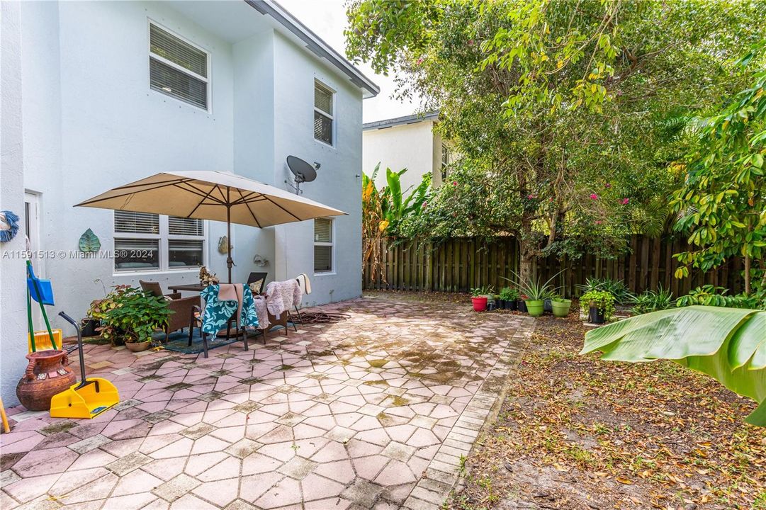 For Sale: $639,000 (5 beds, 3 baths, 3276 Square Feet)