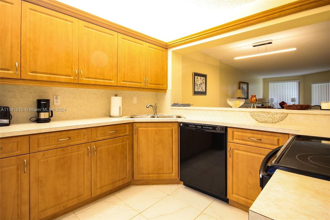 For Sale: $297,000 (2 beds, 2 baths, 1500 Square Feet)